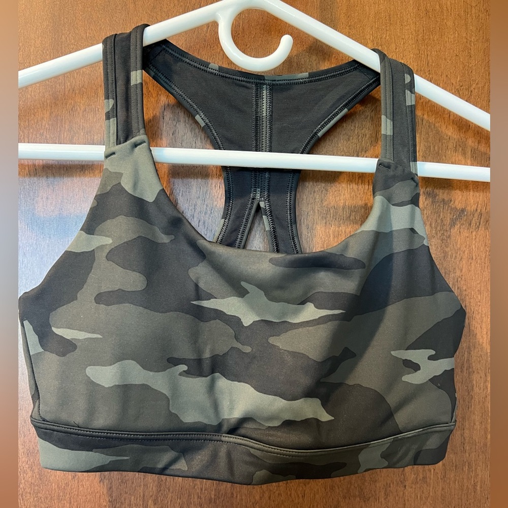 Athleta Contender Printed Bra, Black Olive Camo, Size S